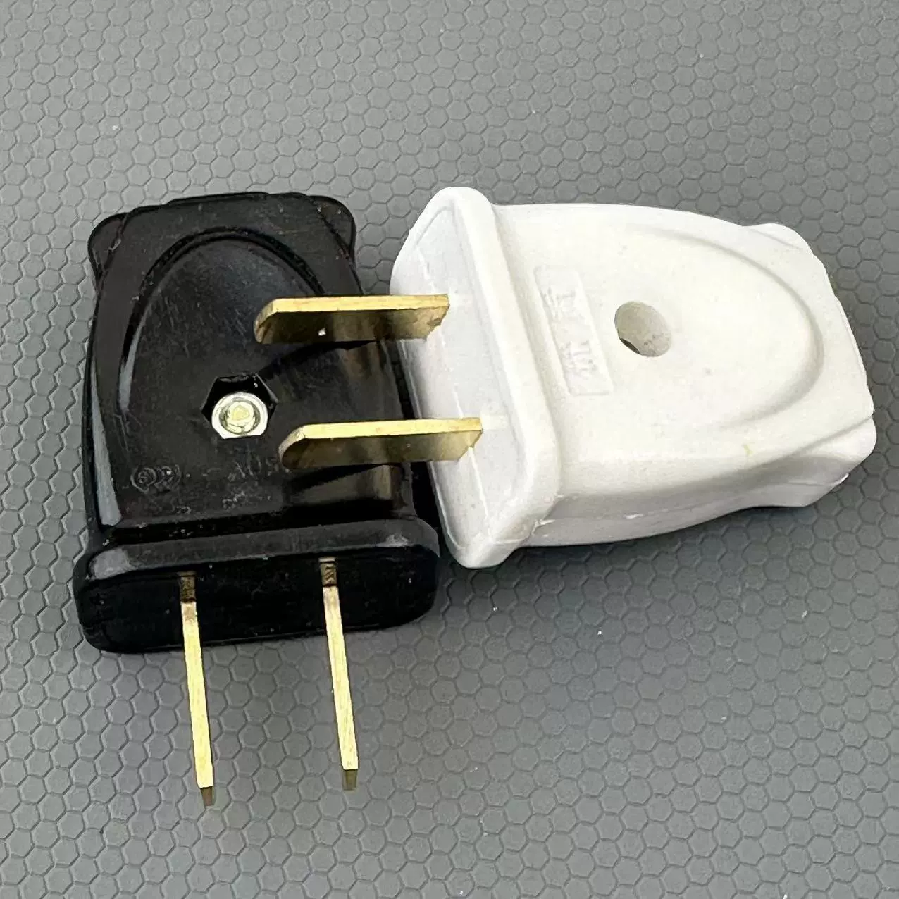 Черный двухфутовый штекер два дета два элемента 10A220V источник питания две стороны, две стороны, две четырехугольника, без проводки