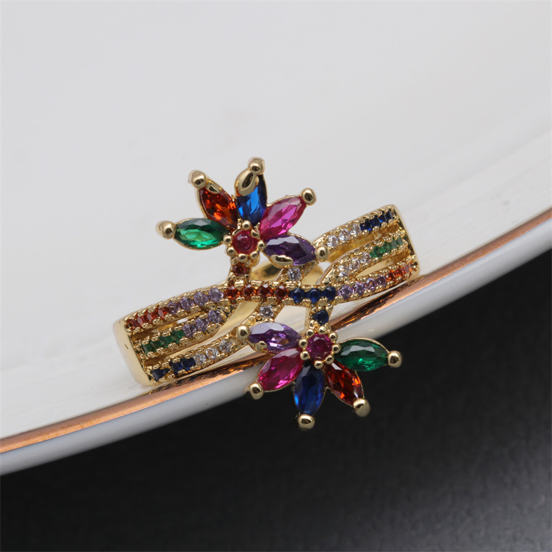 Micro incrusté de zircon en forme de fleur Anneau en cuivre ouvert réglable pour fem