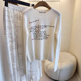 现货D家2025气质优雅减龄爱心字母刺绣山羊绒百搭显瘦长袖毛衣女