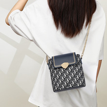 包包女2025新款女包斜挎包帆布手机水桶包bags链条百搭迷你小包