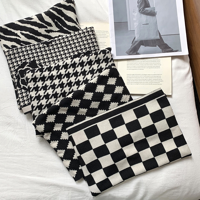 Otoño y invierno nuevo tipo de hebilla de succión de mil pájaros tejidos de doble cara toalla triangular para mujeres pequeñas bolas de oro de alto nivel de protección de cuello buñuelo