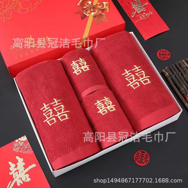 Бордовый красный цвет вышивки из четырех частей