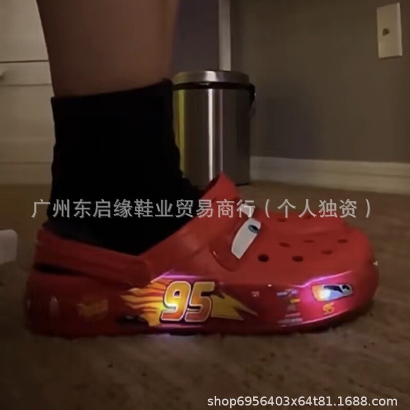 Cross202495 Car-Themed Crocs Shoes for Women and Men, Couple Beach Shoes, Manufacturer Wholesale, Couple Style with Flashing Lights