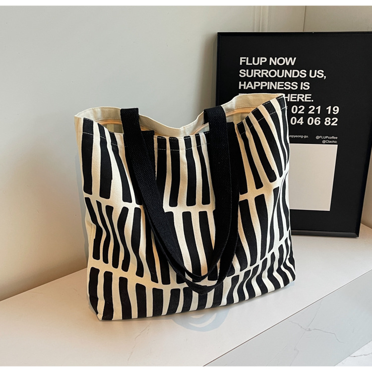 Femmes Grande Toile Bloc De Couleur Vêtement De Rue Carré Ouvert Sac D'Épaule display picture 6