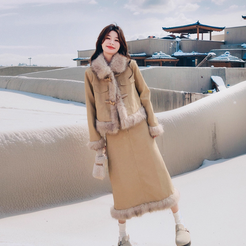 2025 Winter New Style Petite Short Outwear Suit Imitation Lamb Wool Outwear Women's Quilted Thickeneded Skirt Two-Piece Set