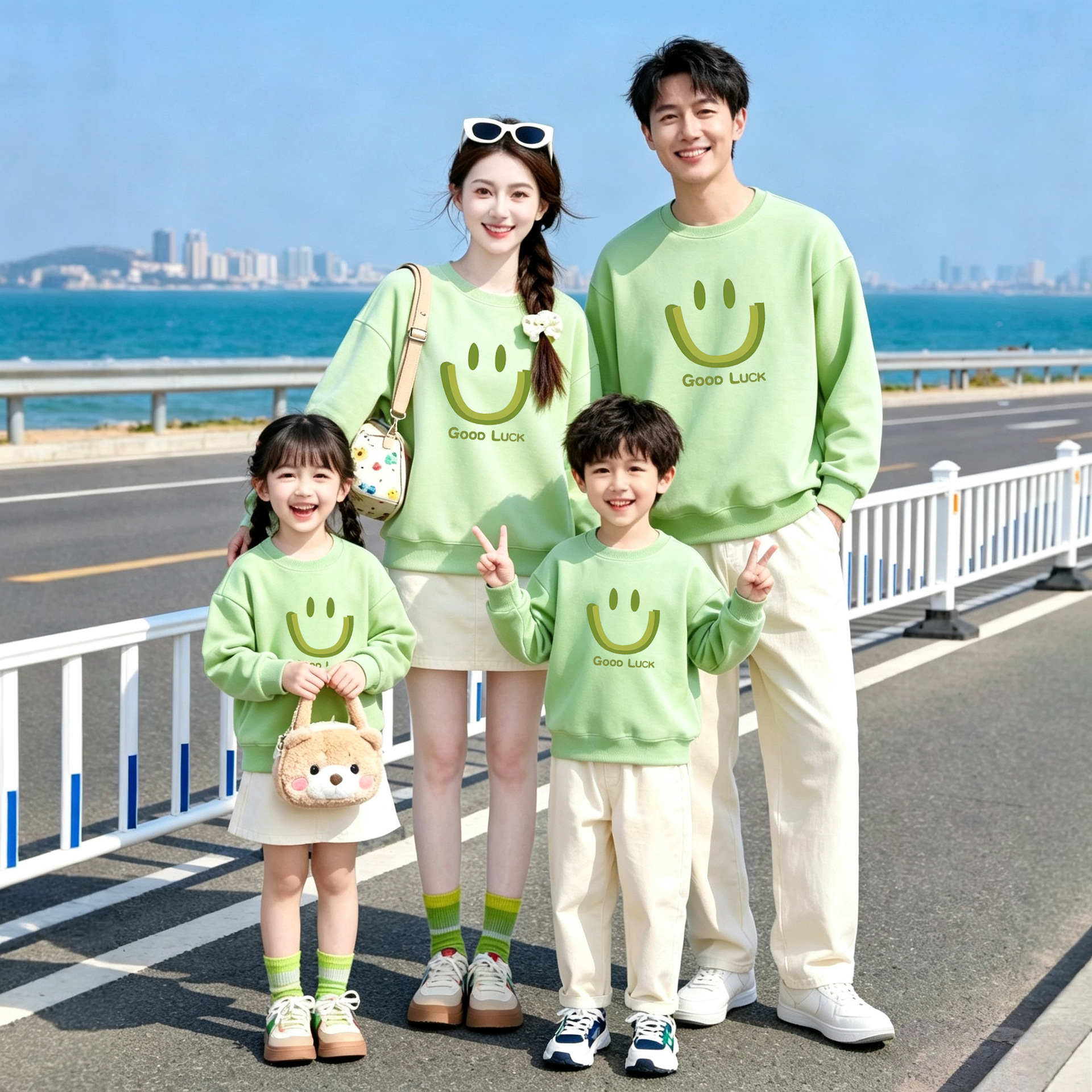 Wholesale of high-quality hoodies, new styles, featuring large, colorful smiley faces, suitable for families of three or four, perfect for school events and as trendy class uniforms