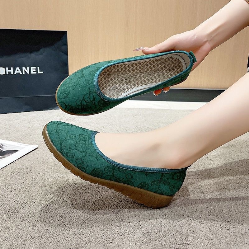 Cat Cosplay Shoes: Special-purpose versatile shoes for the "Pharmacy Girl's Whispers" cosplay costume, suitable for 2D anime conventions and performances, with a traditional Chinese style