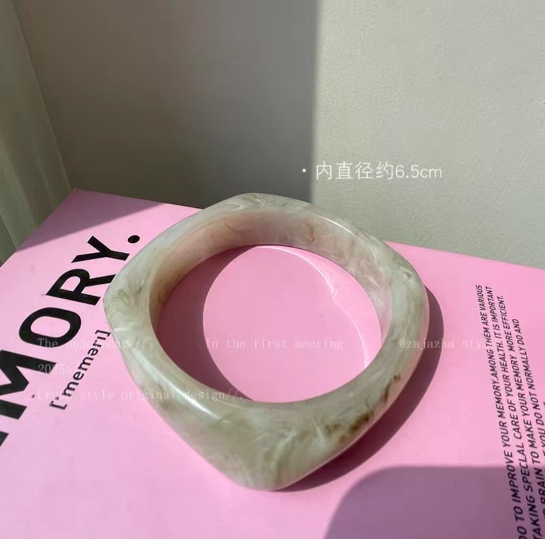 Irregular milky white model