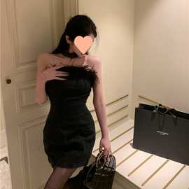 茶歇式复古毛毛抹胸一字领连衣裙女夏季新款露肩性感牛仔包臀短裙