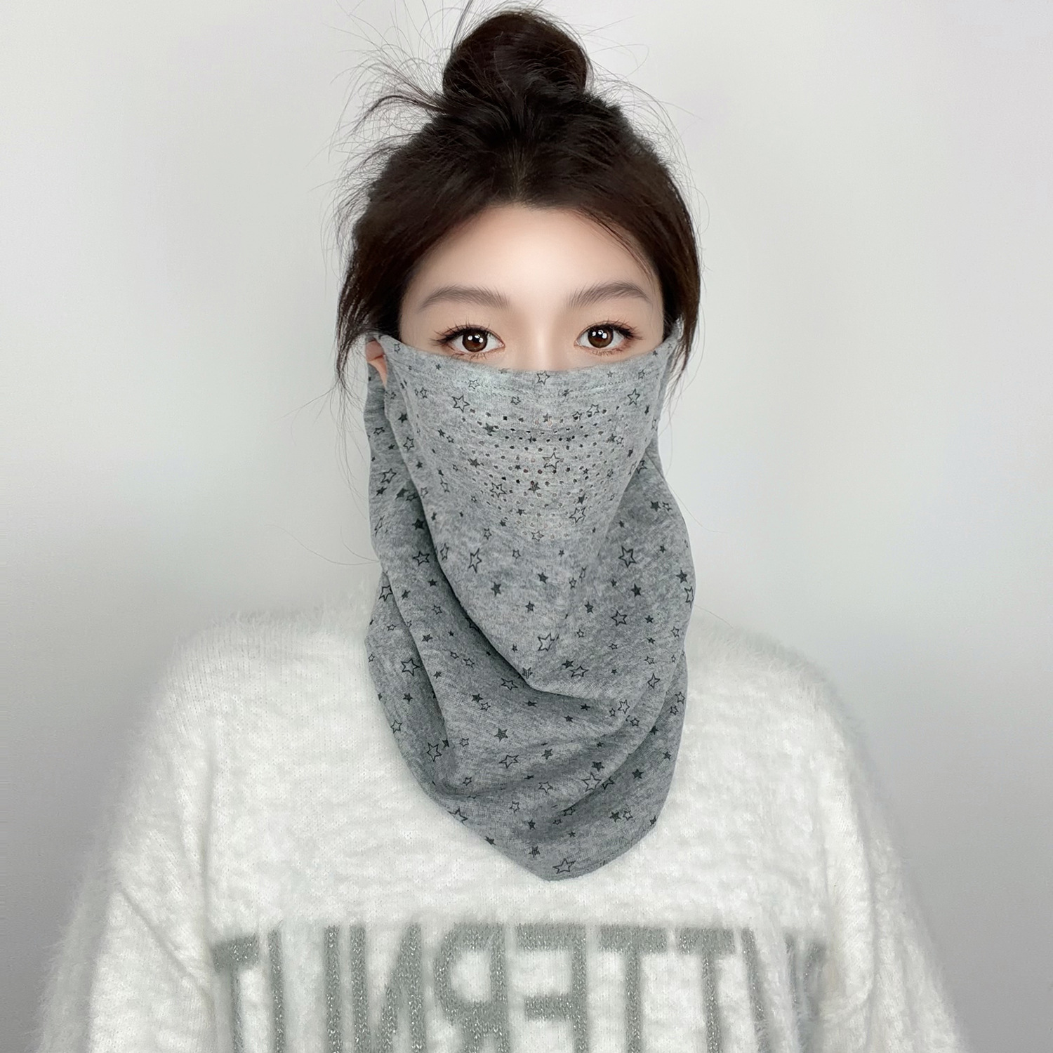 Autumn and winter outdoor cycling neck gaiter, unisex, versatile design with ear loops, windproof face mask, thickened for full-face protection against the cold, neck warmer, and provides warmth