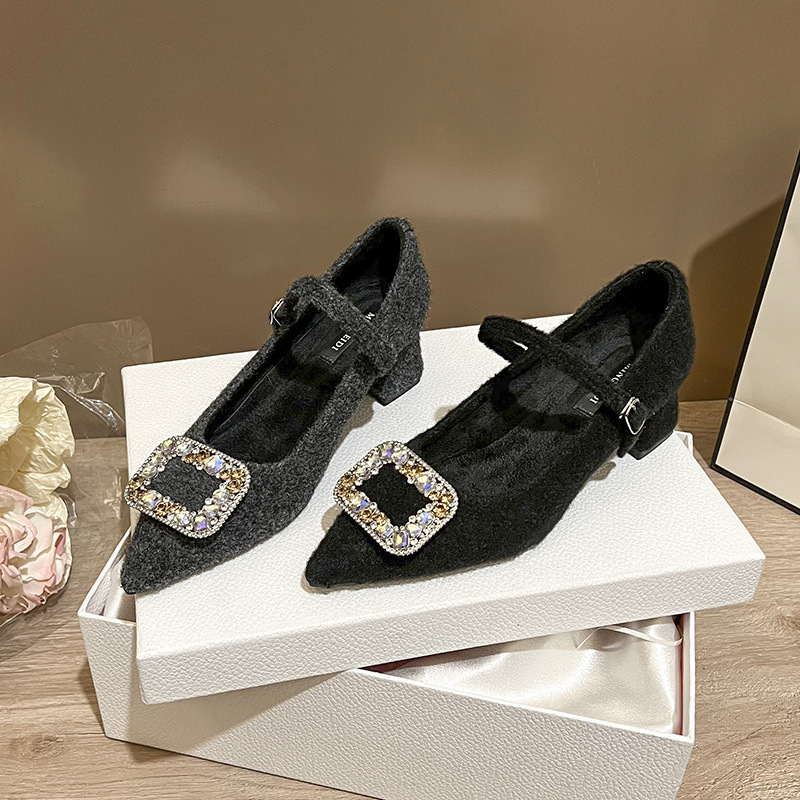 2025 nuevo estilo de moda francesa de diamante cuadrado botón punzante zapatos de tacones altos de mujer de terciopelo grueso zapatos de mujer de terciopelo