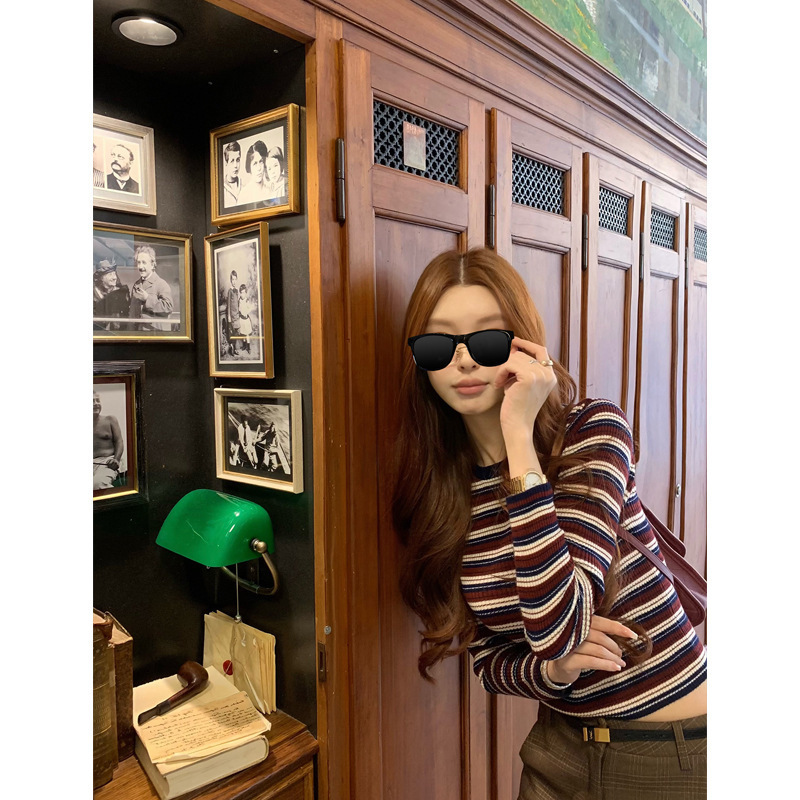 Good Morning Fan Fan "Meilu Outfit" Red Stripesd Knitted Long-Sleeved Top + Plaid Straight Pants Suit Autumn Good Morning Fan Fan "Meilu Outfit" Red Stripesd Knitted Long-Sleeved Top + Plaid Straight Pants Suit Autumn