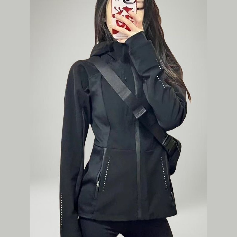 春秋季软壳冲锋衣外套女2025新款修身收腰百搭运动户外高级感上衣|undefined