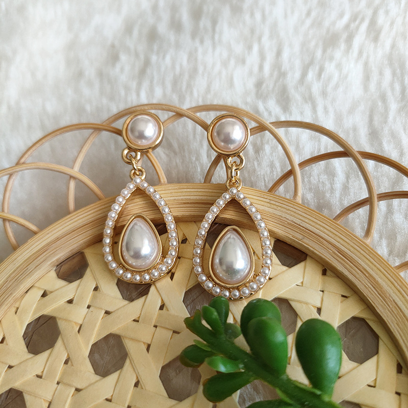 Retro elegant earrings pearl