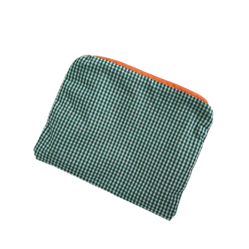 Classic handheld cosmetic bag to go out