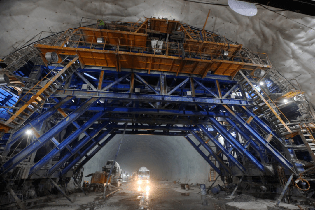 隧道衬砌台车拱顶砼混凝土二次衬砌施工台车全液压自行走二衬台