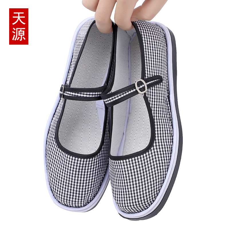 Zapatos de tela con suela de tendón hechos a mano de primavera y verano, zapatos de suela de tela viejos de Beijing para damas, zapatos bordados para madres de mediana edad y ancianas, hebilla de una palabra