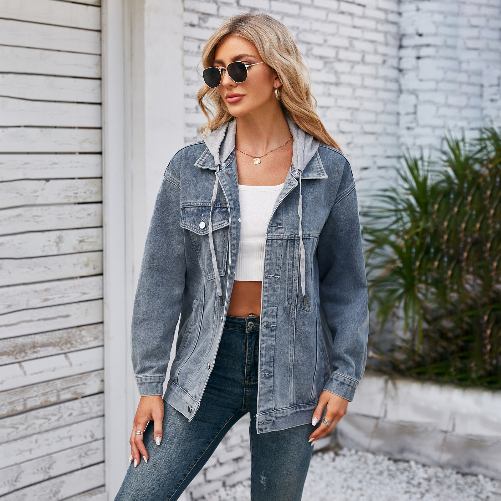 805g Weight Denim Jacket Outerwear Type Long Sleeve Sleeve Length Single Breasted Placket Type Denim Fabric Type Long Top Length Casual Occasion Turndown, Hooded Neckline Loose Fit Type Color Block Pattern Spring, Autumn Season Women's Gender Streetwear Style Women's Streetwear Color Block Single Breasted Denim Jacket 无