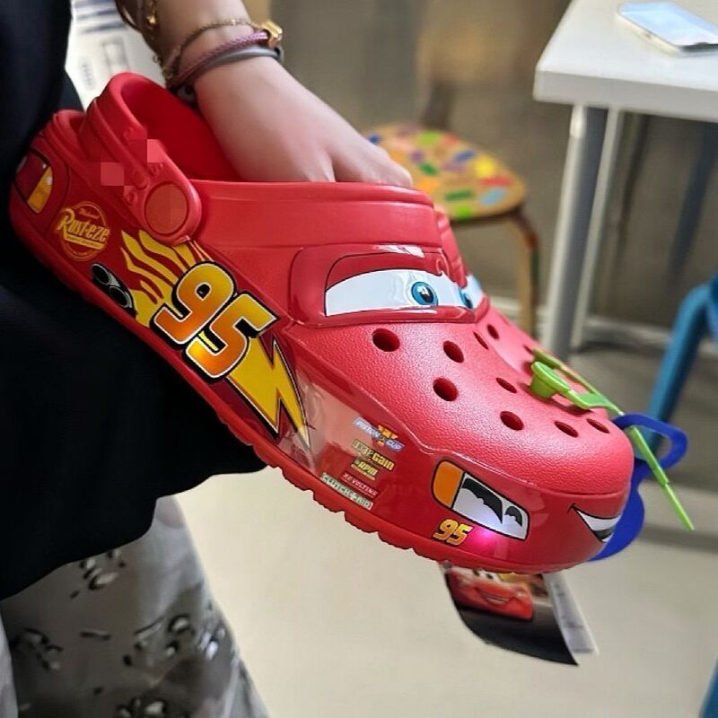 Lightning Mcqueen Crocs with Flashing Lights, Popular Summer Joint Adult Model, Beach Breathable Anti-Slip Cars