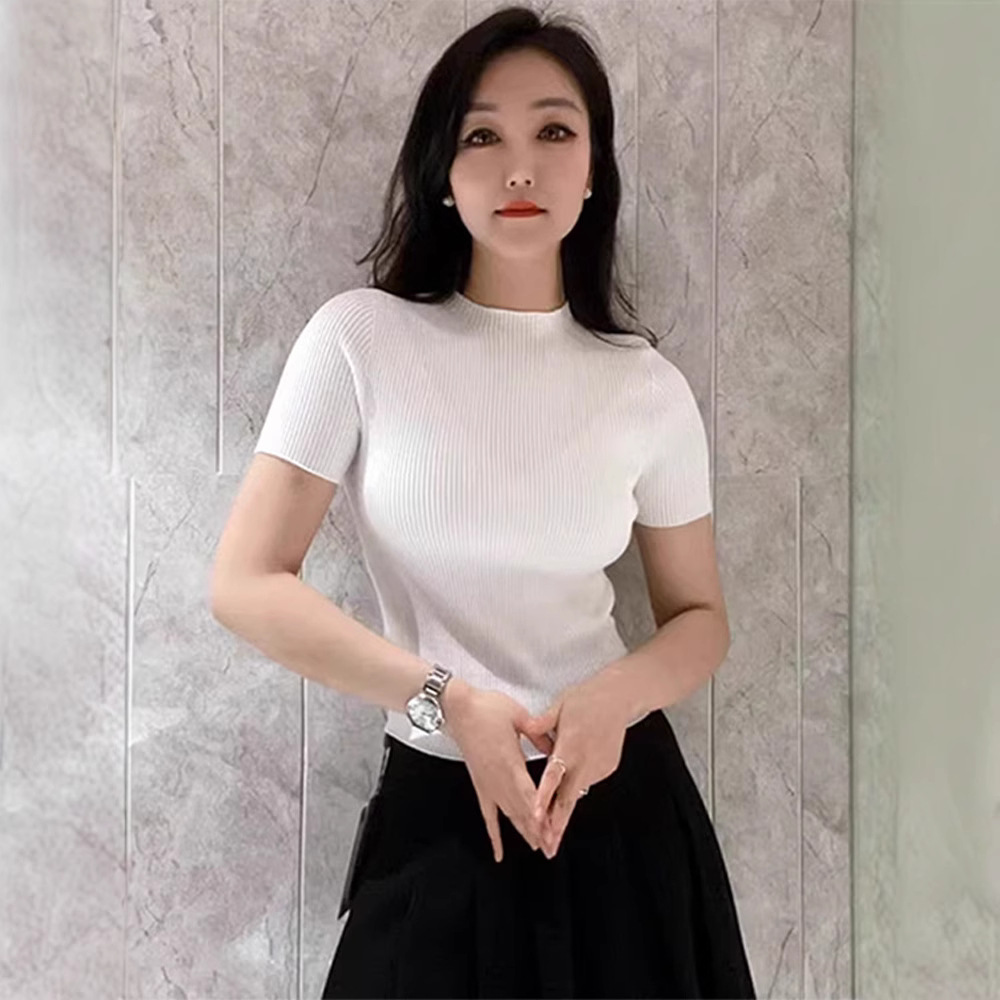 Áo thun nữ ngắn tay cổ tròn tôn dáng chất lụa băng mềm mại — Màu đen chi tiết 1