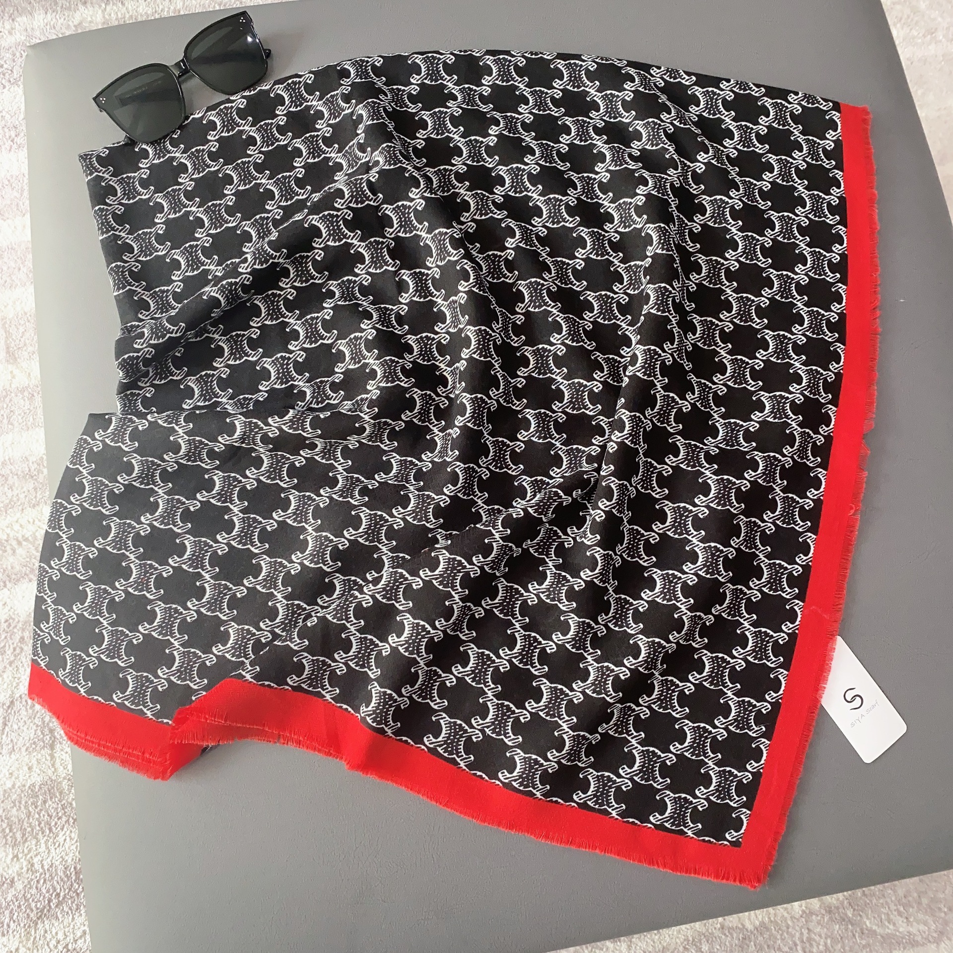 Bufanda de seda nueva primavera y otoño gran bufanda cuadrada moda coreana gran tamaño chal al aire libre playa toalla madre temperamento bufanda