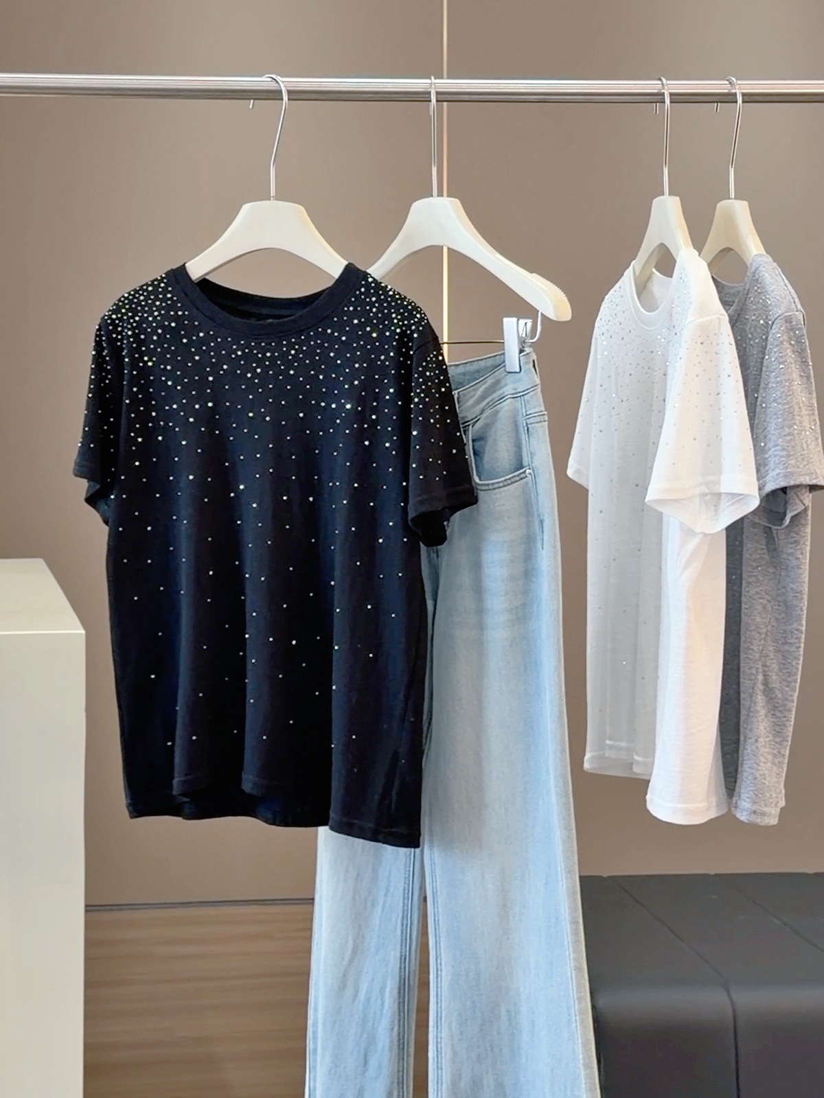 Women's Heavy Duty Rhinestone Round Neck Short Sleeve T-Shirt Loose Fit Slimming Summer Fashion Top Unique Style Versatile_ecoleips.com