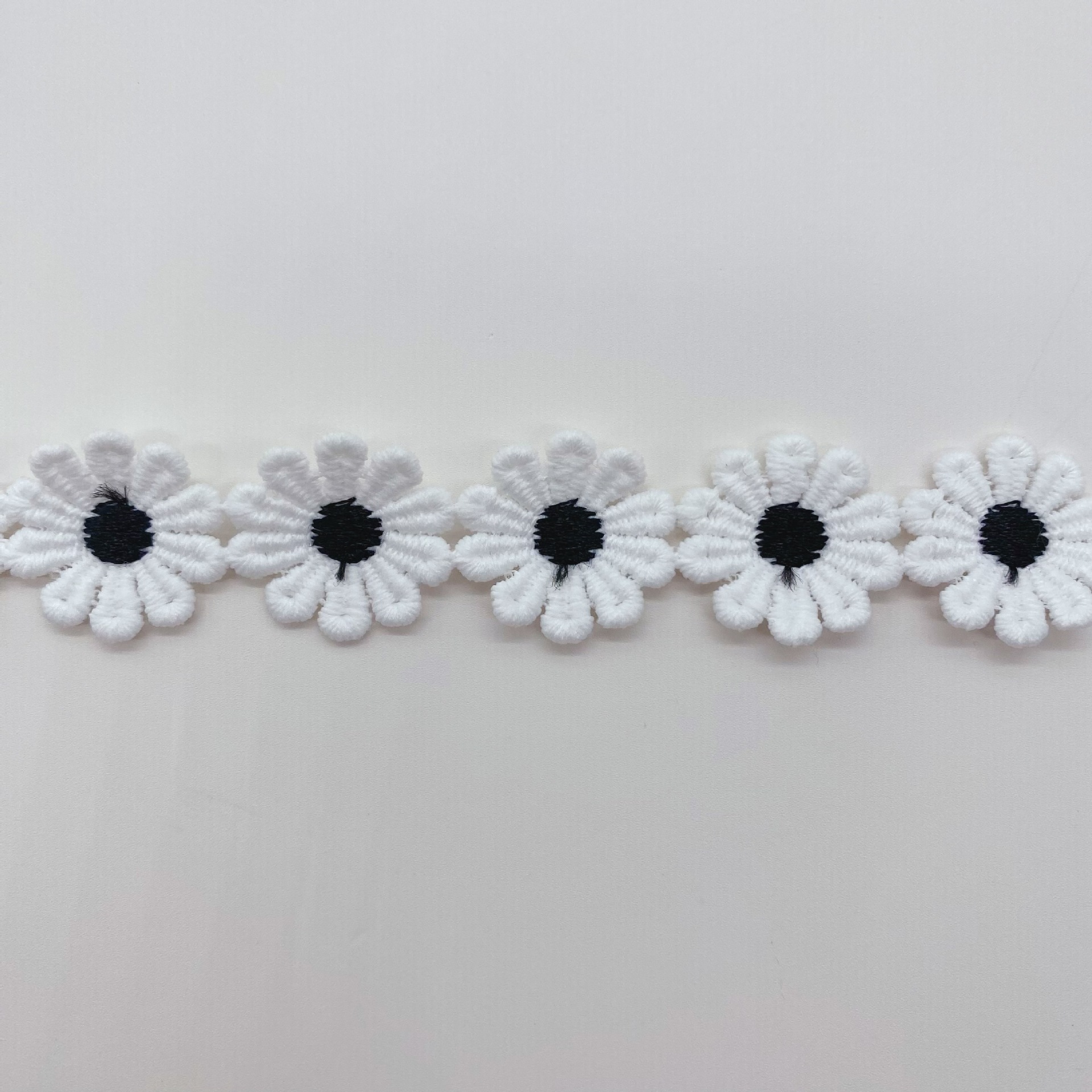 Color bordado encaje al por mayor en stock ordenador bordado encaje código de barras hecho a mano bricolaje accesorios de ropa para niños encaje soluble en agua