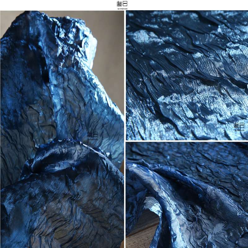 深蓝水波纹绉纱不规则波浪压褶立体肌理反光连衣裙服装设计师面料