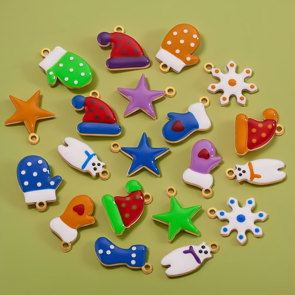 Colgante de acero inoxidable de Navidad de dibujos animados de titanio de acero impermeable copo de nieve pentagonal pequeña placa colgante DIY joyería hecha a mano al por mayor