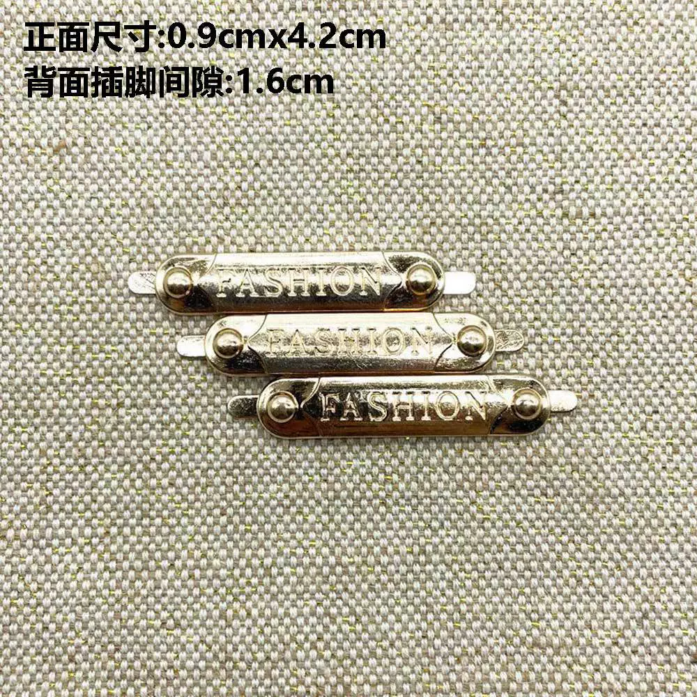 现货Fashion字样金属标牌锌合金装饰标签插脚袋子商标支持定制