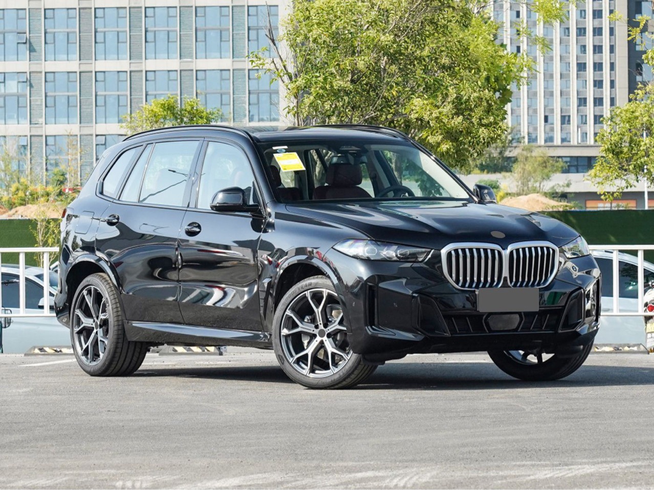 Suitable for BMW X5, converting the older E70 model to the 2023 X5M/MT style, including front and rear bumpers, headlights, taillights, and a complete body kit