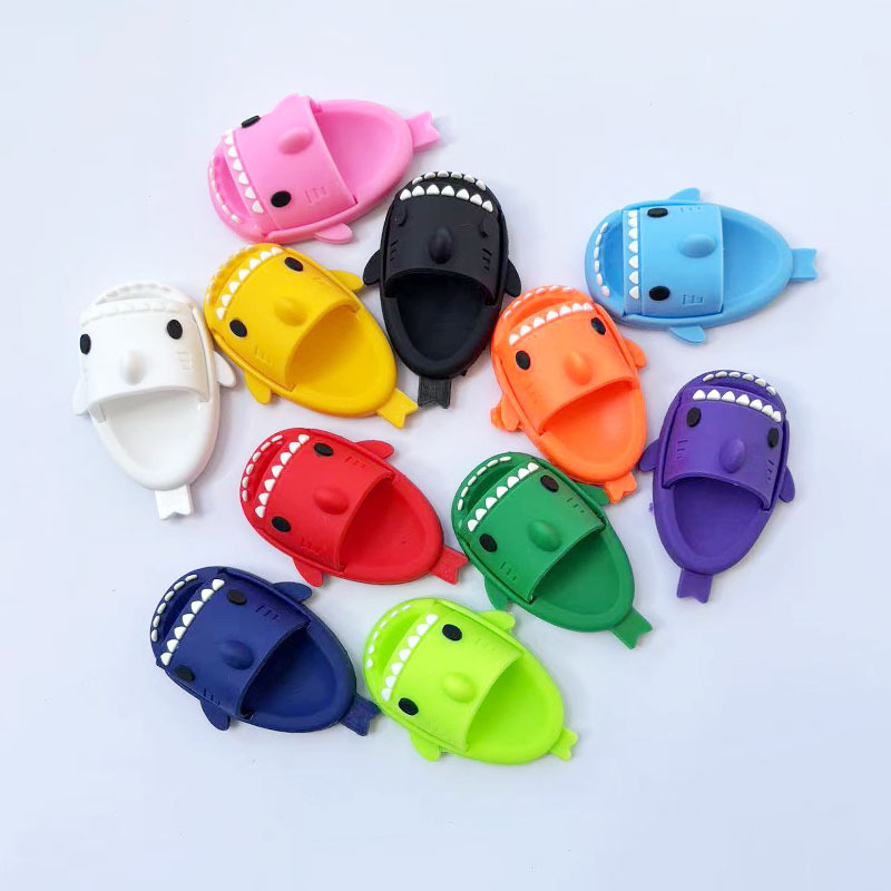 Cross-Border Popular Clogs Shoe Buckles 11 Colors Stereo Small Shark Keychain Wow Decorative Pvc DIY Accessories