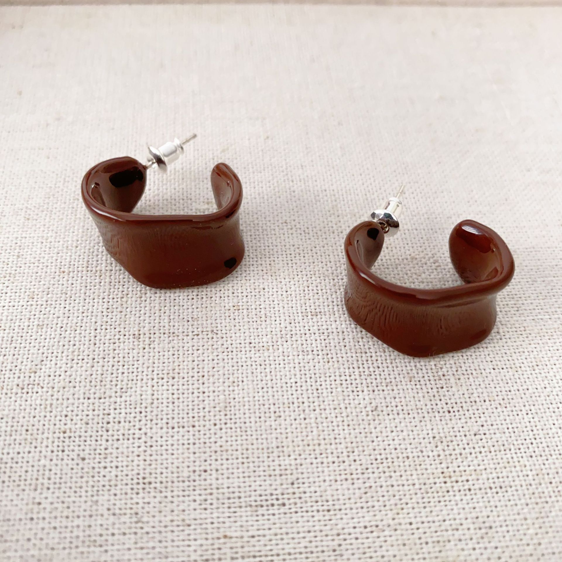 日韓新款不規則C字形巧克力色琺瑯釉滴油高級感百搭925銀針耳釘女