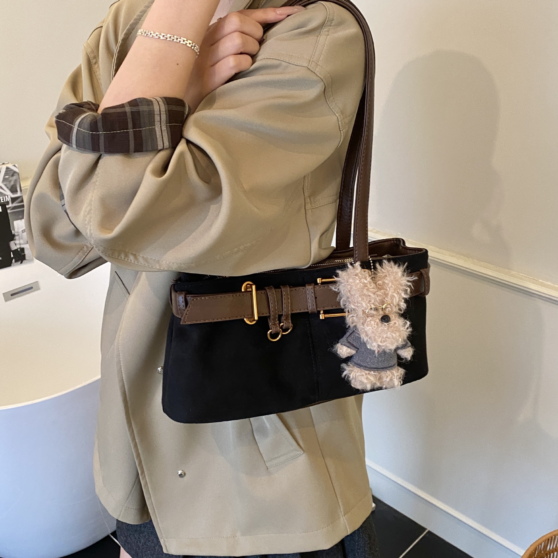 Korean Niche Retro Suede Baguette Shoulder Bag For Women - New Luxury Versatile Commuter Motorcycle Bag - Thumbnail 3