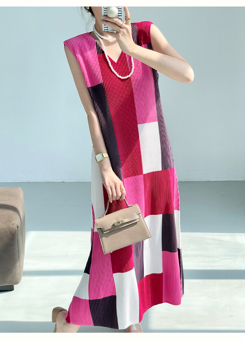 Đầm suông midi xếp ly không tay họa tiết ca rô — Màu xanh lam chi tiết 19