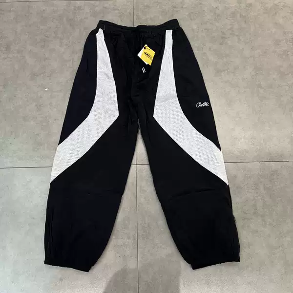 62 black [trousers]