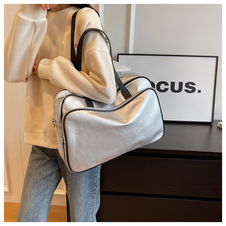 Femmes Vêtement De Rue Couleur Unie Faux Cuir Voyage Sacs display picture 1