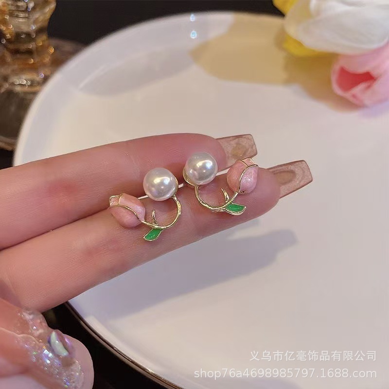 S925 Pendientes de perlas de temperamento Pendientes de lujo ligero de alta gama Pendientes al por mayor y al por menor transfronterizos Mujeres