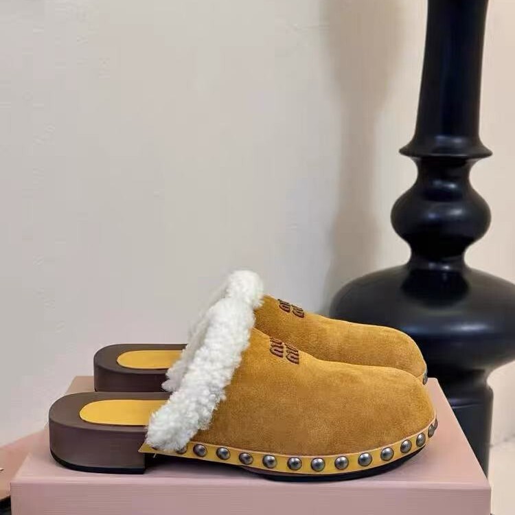 Guangzhou High Version 2025 Autumn and Winter Miu Wool Toe-Toe Wooden-Soled Half Slippers for Women to Wear Fleece-Lined Rivets Birkenstock Cotton