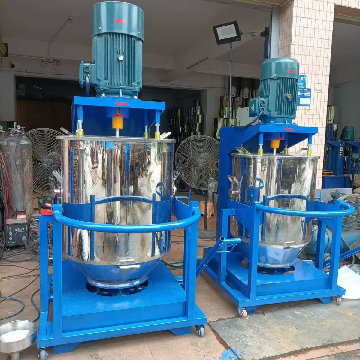 Небольшой высокоскоростной смешанный порошковый станок из нержавеющей стали диоксид титана пигмент цвет материнский смеситель 50 кг высокоскоростной смеситель