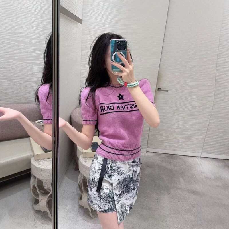 D Round-Neck Short-Sleeve Sweater, Sweet Girly Style, Age-Reducing, Slim Fit, Versatile Embroidered Top, College Style, Chanel-Inspired T-Shirt D Round-Neck Short-Sleeve Sweater, Sweet Girly Style, Age-Reducing, Slim Fit, Versatile Embroidered Top, College Style, Chanel-Inspired T-Shirt