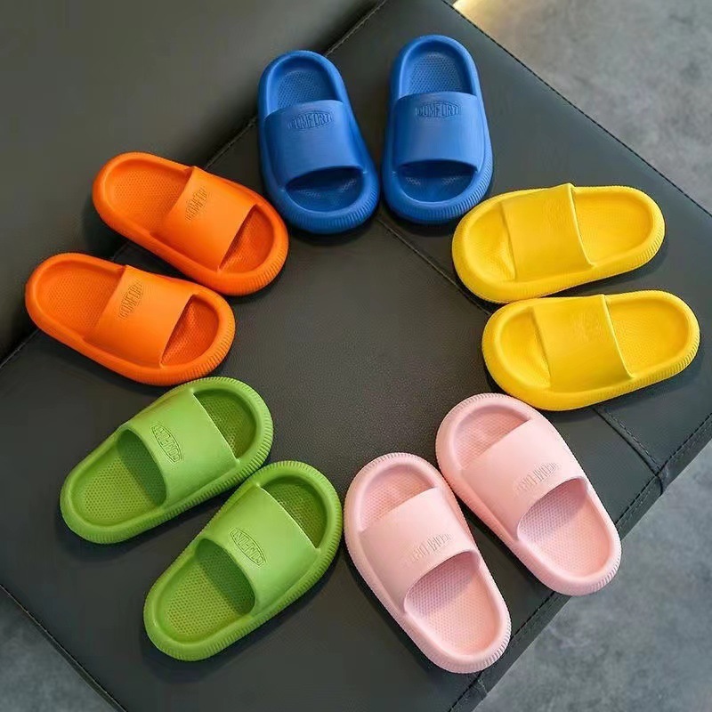 Nuevas zapatillas de verano para niños de color sólido lindas antideslizantes zapatillas de interior estilo coreano zapatillas de desodorante para niños y niñas