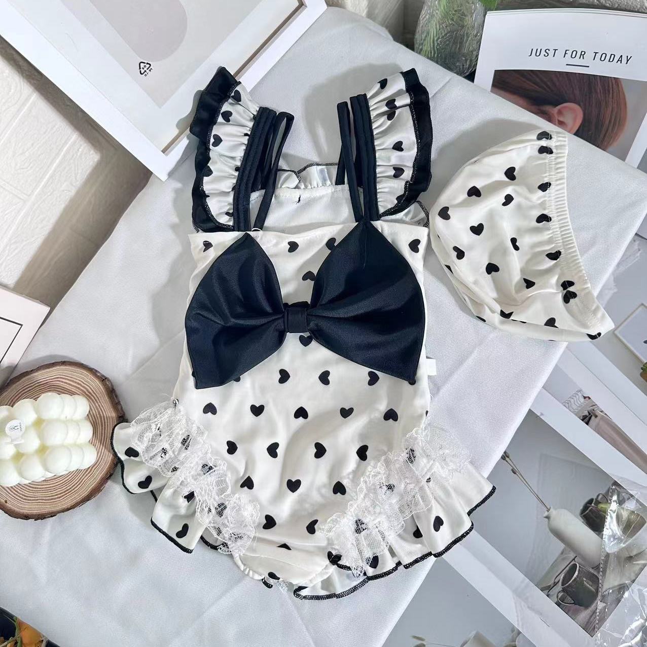 Girls' One-Piece Swimsuit 2026 New Stylish Children's Heart-Shaped Swimwear for Young Children, Cute Bowknot Quick-Dry Swimsuit