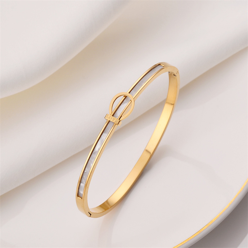 Pulsera de titanio y acero para mujer, diseño moderno y sencillo, pulsera de lujo que no se desvanece, venta al por mayor en stock.