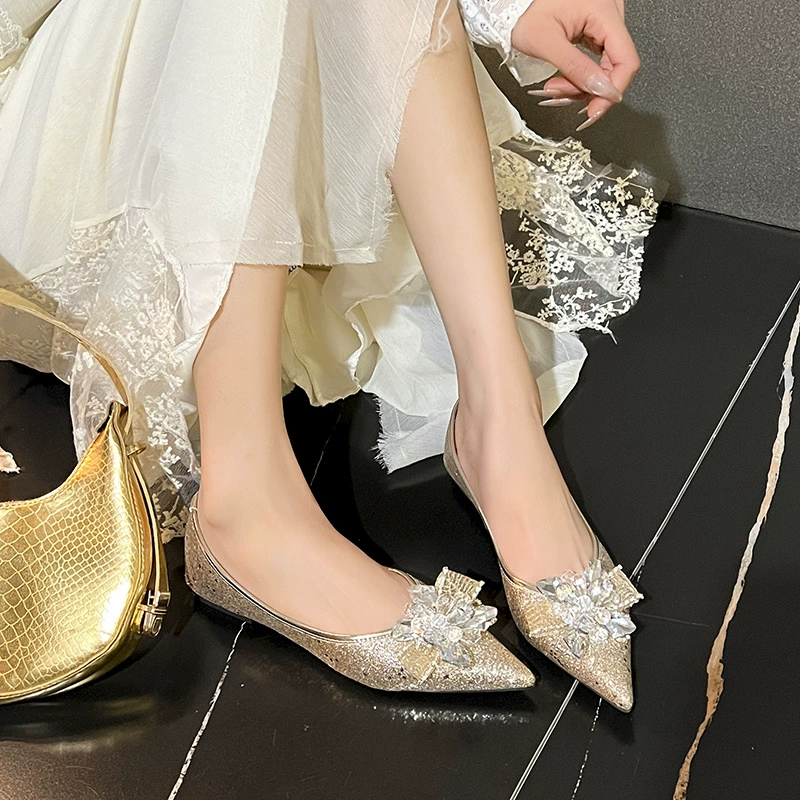 Свадебные туфли Свадебные туфли 2025 Новый дикий остроконечный кристалл бант темперамент женские туфли плюс размер женские туфли 41-43
