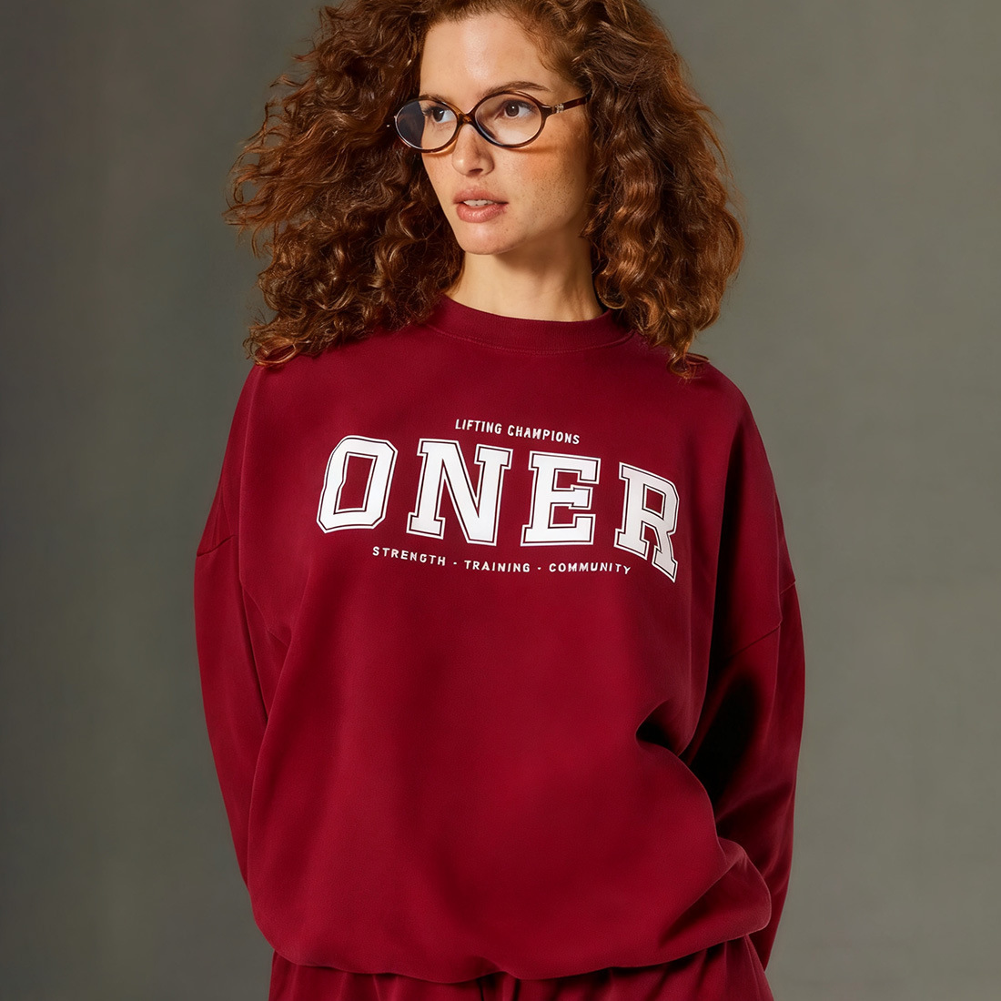 Oner's New Round Neck Sweatshirt, Off-Shoulder Oversize Sweatshirt, Fleece-Lined Pure Cotton, Versatile Sports Sweatshirt, Ready for Sale