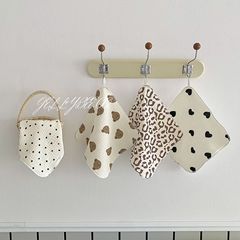 4層6層クレープ新生児ガーゼタオル赤ちゃんよだれタオル赤ちゃんの小さい方のタオルは子供のハンカチをたたいて柔らかいです。