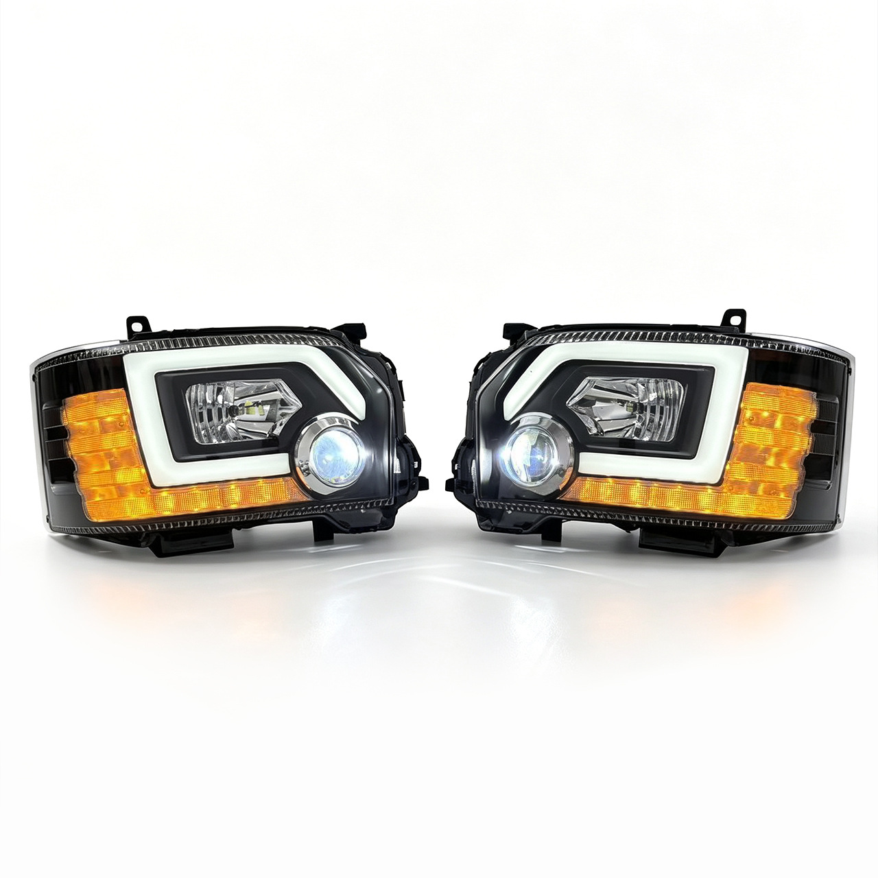 Suitable for 14-18 Toyota Hiace front headlight modification with LED daytime running lights and turn signals