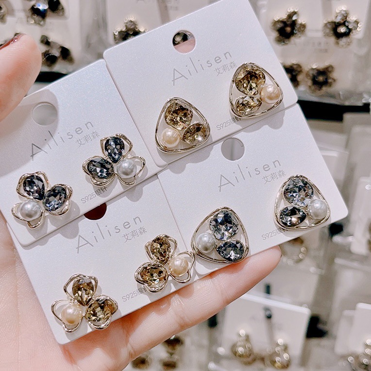 艾莉森珍珠耳钉女时尚气质高级感潮流轻奢珍珠耳环小众设计耳饰