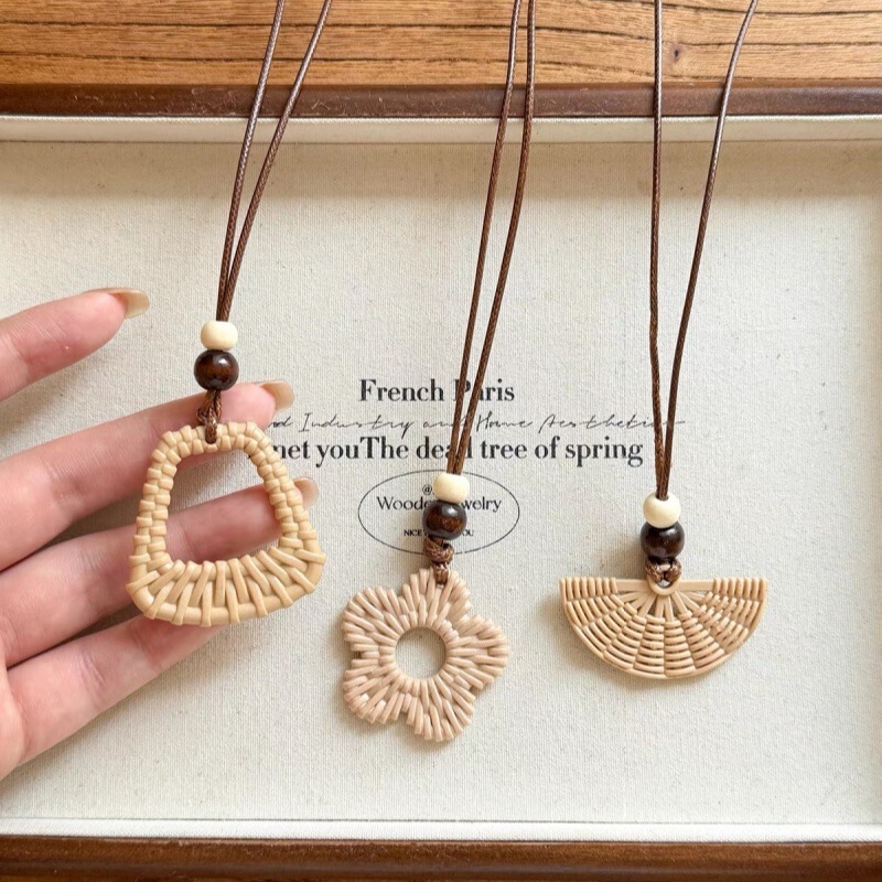 Vintage Imitation Rattan Woven Flower Pendant Necklace for Women, Bohemian Vacation Ethnic Style Collarbone Chain, Niche Accessory Vintage Imitation Rattan Woven Flower Pendant Necklace for Women, Bohemian Vacation Ethnic Style Collarbone Chain, Niche Accessory
